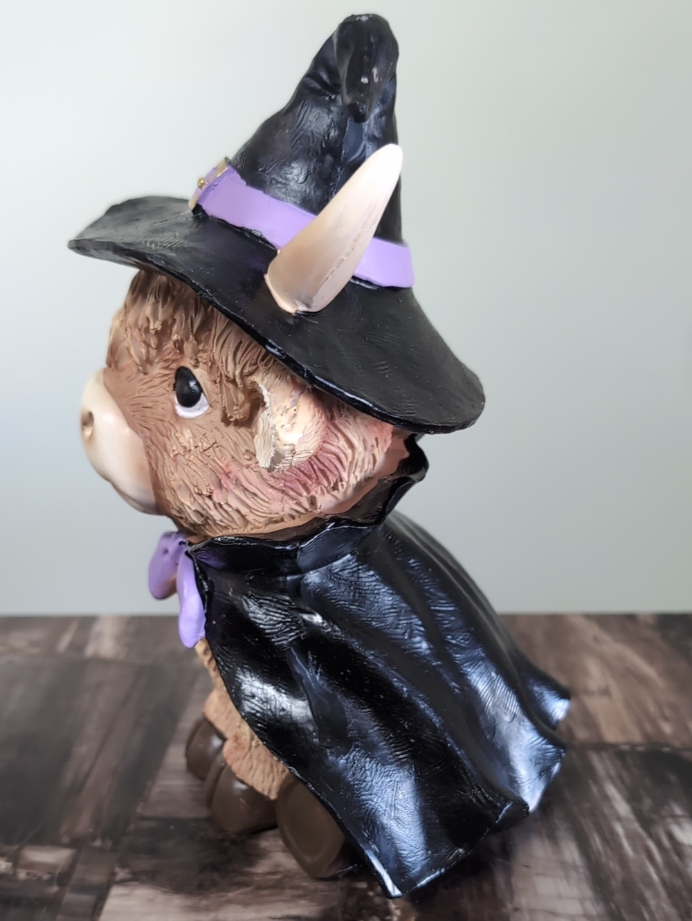 Adorably Spooky Witchy Highland Cow Farmhouse Halloween Tabletop Decor ๐ฎ๐ง - Picture 8 of 10